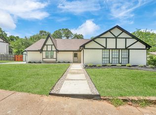 1820 Burr Oak St, Arlington, TX 76012