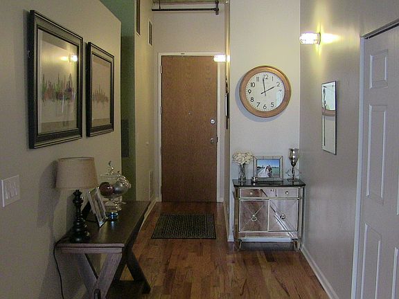 5th image of 621 S Plymouth Ct APT 402