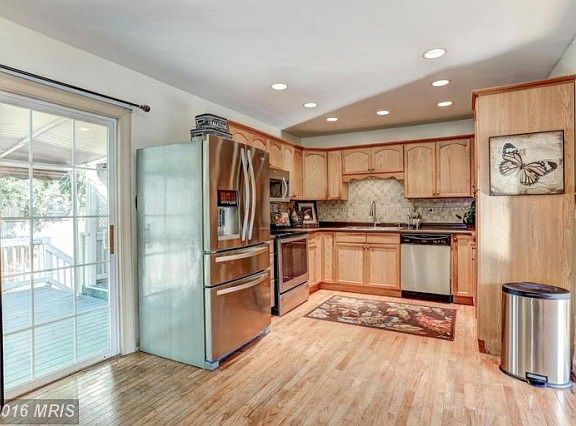 4th image of 13749 Mahoney Dr