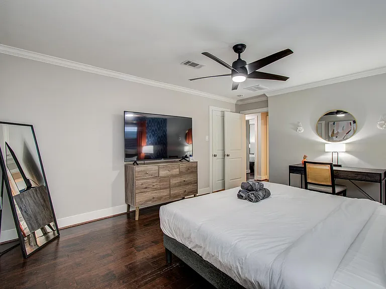 4749 Benning Dr — Photo 14