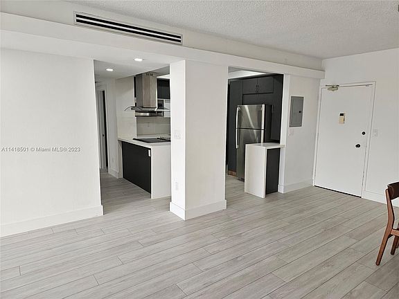 5th image of 500 Bayview Dr APT 1723