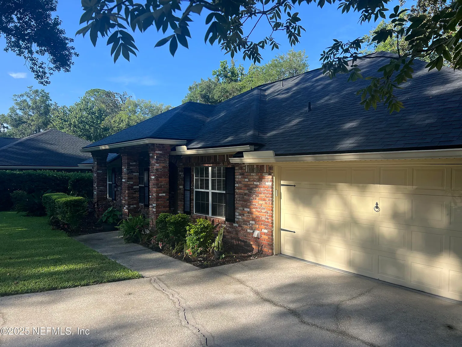 3 bed, 2.0 bath, 2054 sqft, $3,000 — Photo 3