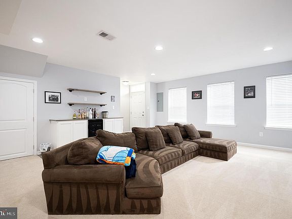 4th image of 523 Equinox Dr