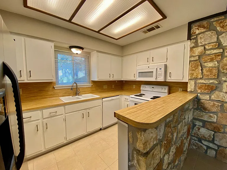 7219 Scenic Brook Dr — Photo 12