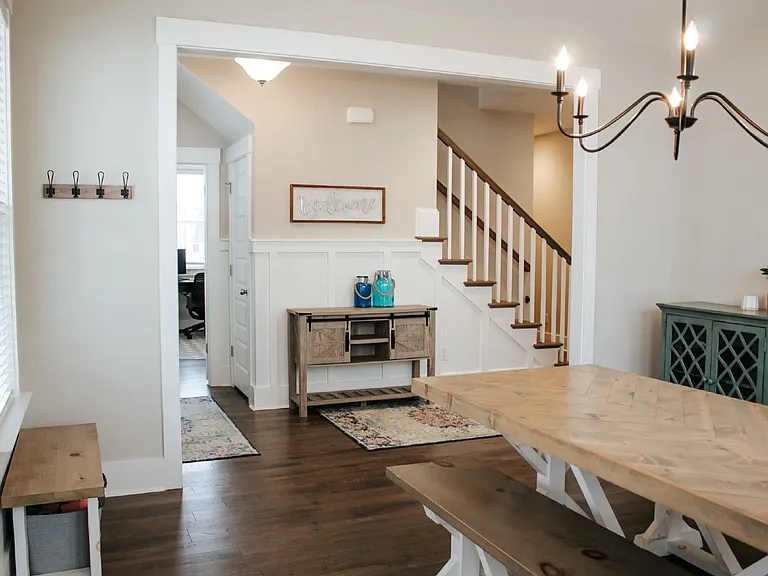 393 Oak Park St — Photo 2