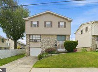 10113 Galahad Rd, Philadelphia, PA 19116