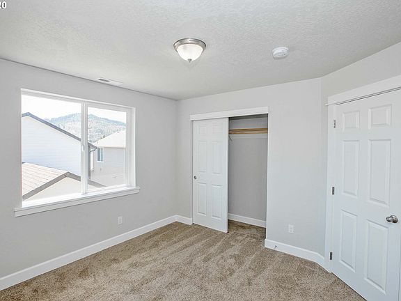 5th image of 426 Fairway Estates Dr