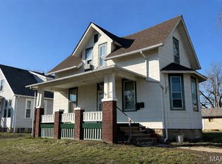 821 12th St, Highland, IL 62249