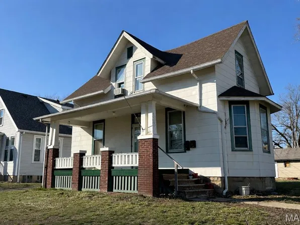 821 12th St, Highland, IL 62249