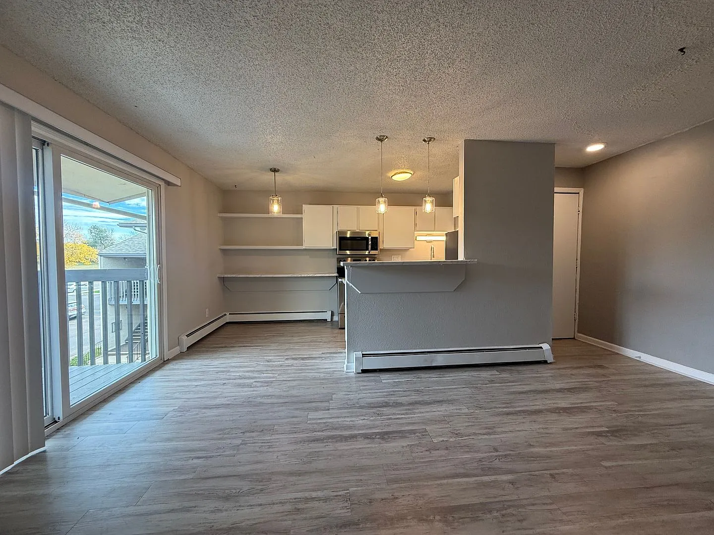 Fully renovated 1-bedroom condo in Norwood! — Photo 4