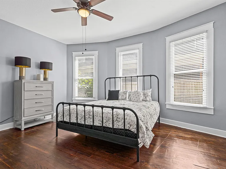 301 S Edgefield Ave — Photo 18