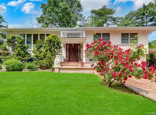 33 Country Village Lane, Manhasset Hills, NY 11040