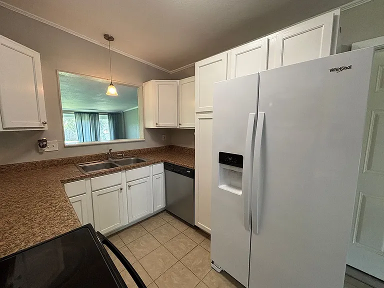 318 Sprucewood Ln — Photo 8