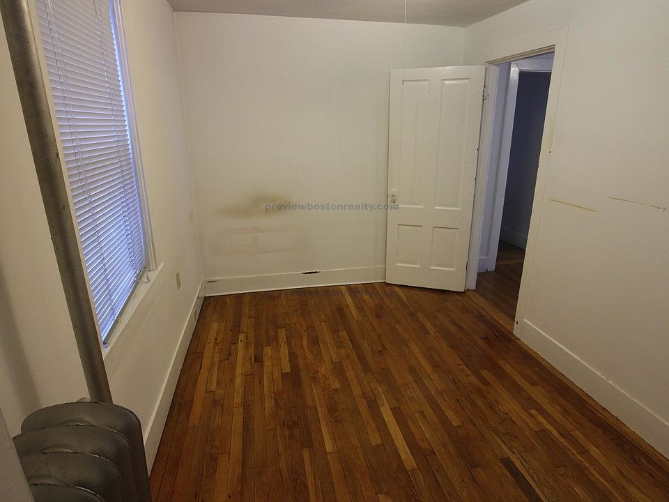 2nd image of 347 Market St #48446