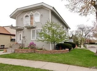 6557 W Ebinger Dr, Niles, IL 60714