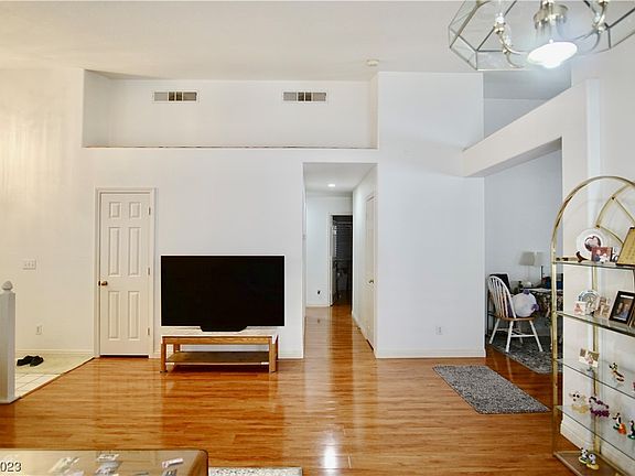 5th image of 8012 Hilliard Ave