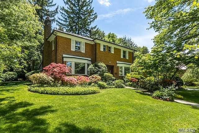 1st image of 17 Somerset Dr S