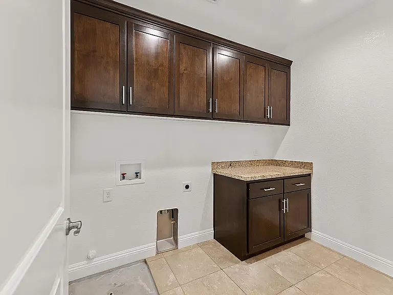 663 Addison Ln — Photo 26