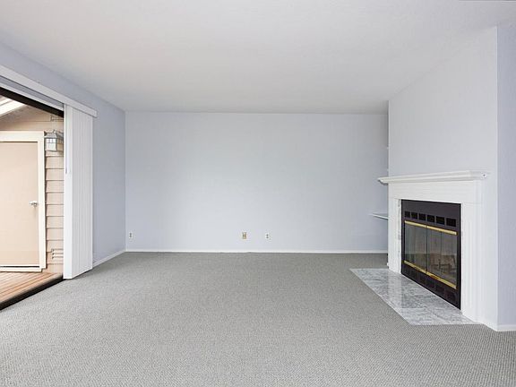 5th image of 200 Lakeshore Ct
