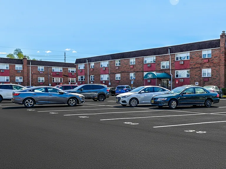 Oak Ridge Apartments — Photo 11