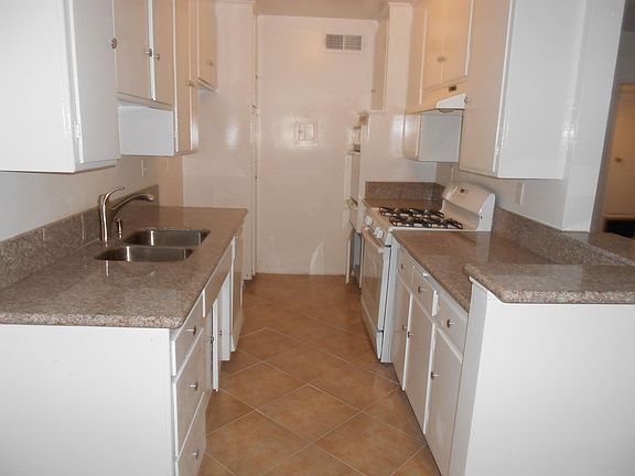 5th image of 6041 Whitsett Ave APT 303