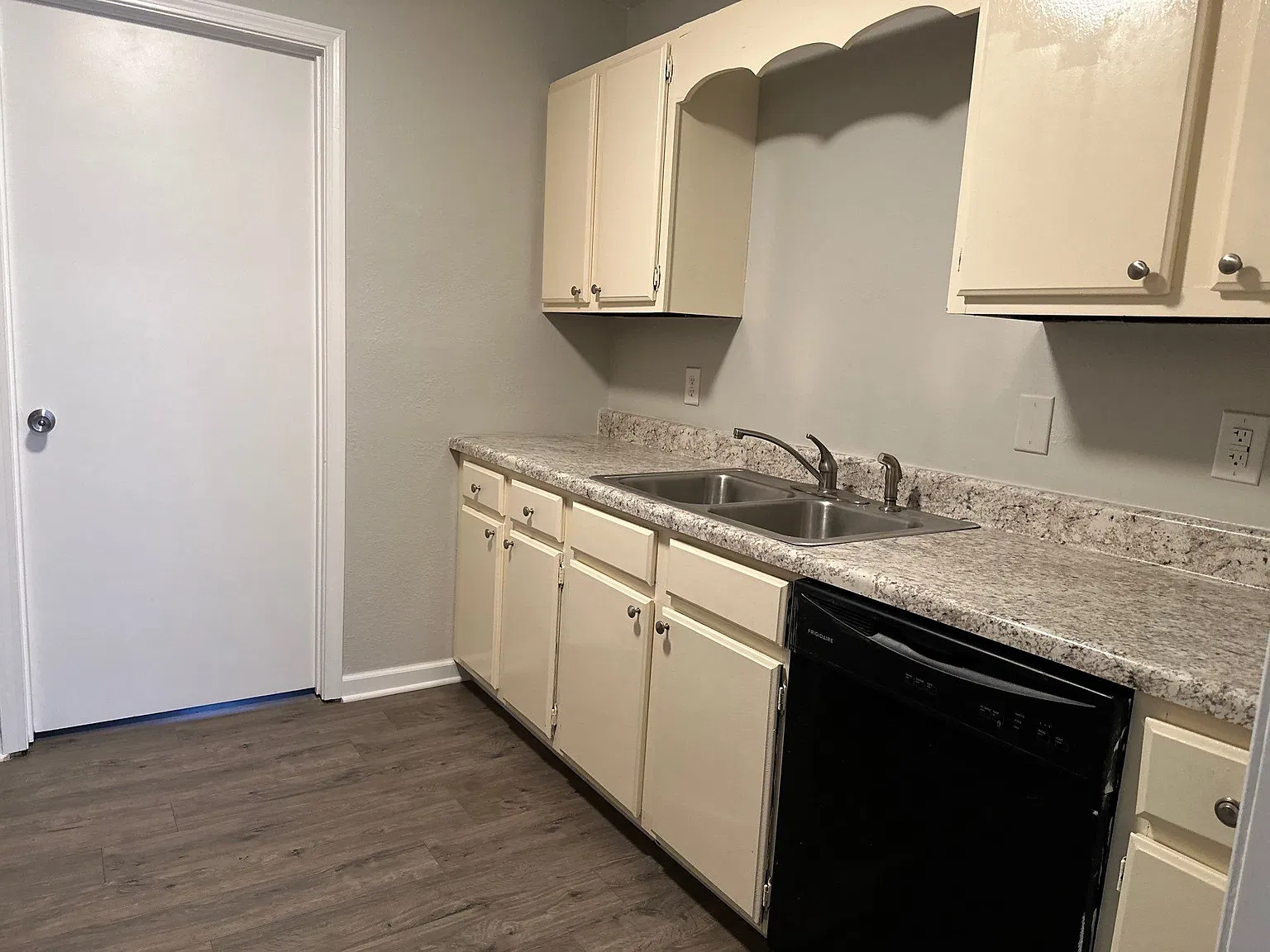 1 bed, 760 sqft, $850 — Photo 3