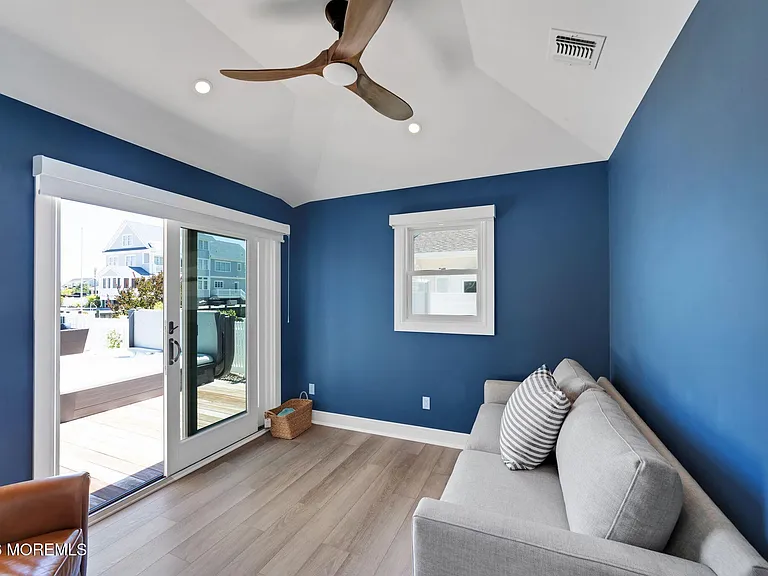 347 Bay Ln — Photo 38