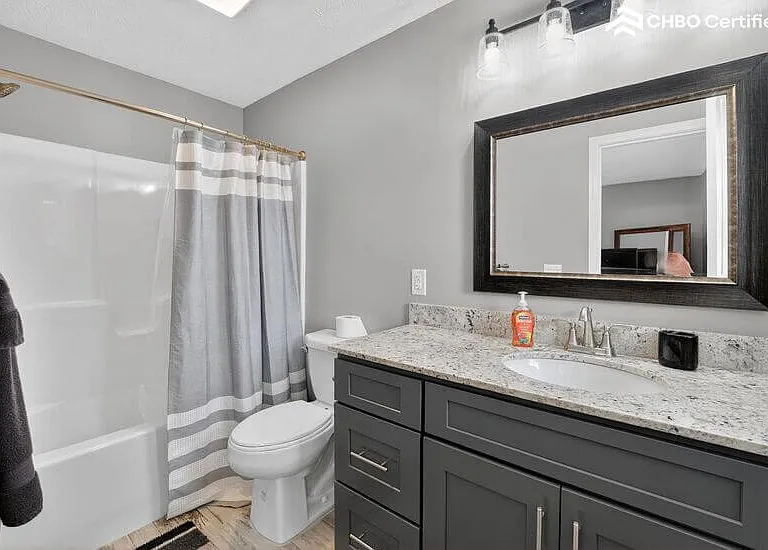 2136 Collins St — Photo 25