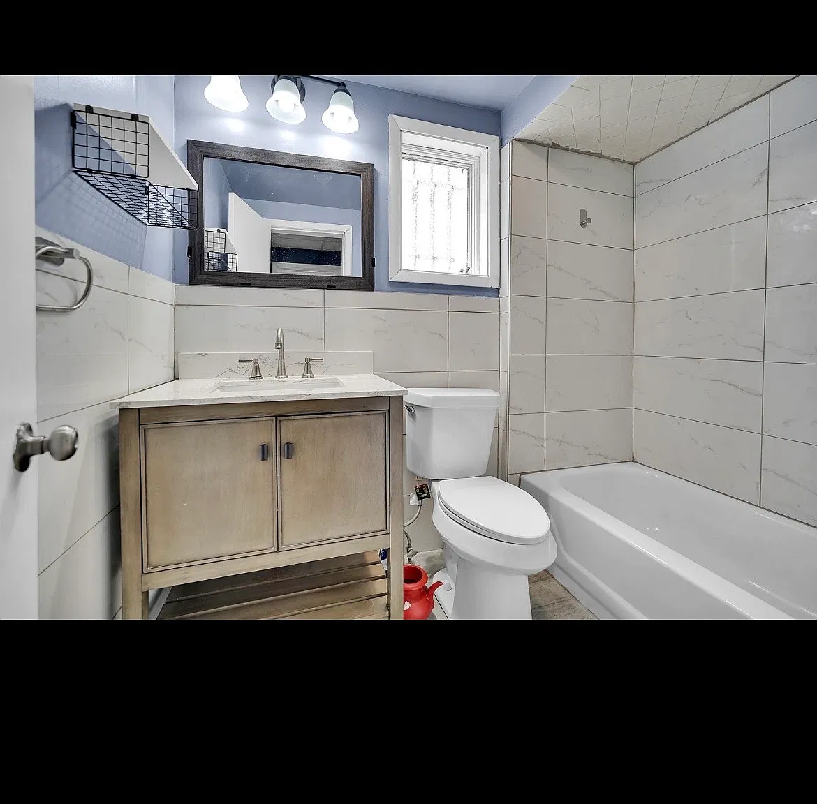 3 bed, 2160 sqft, $2,300 — Photo 4