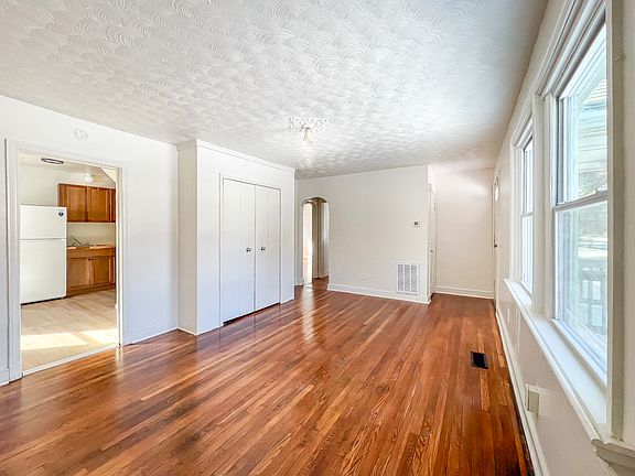 2nd image of 1006 Greystone Ave