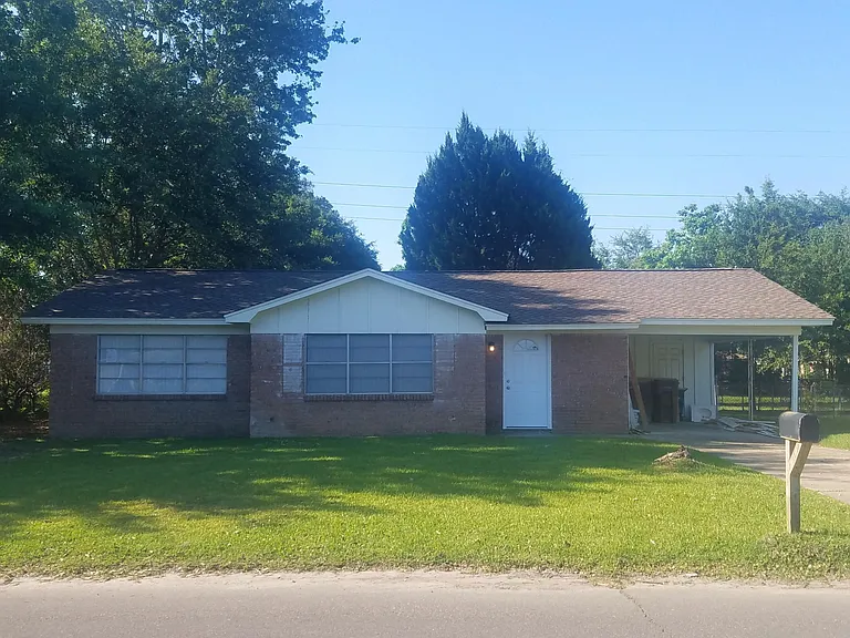 678 Meadow Dr — Photo 1