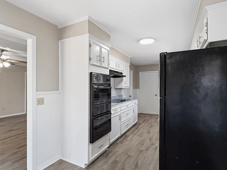 8208 Mark Ln — Photo 8