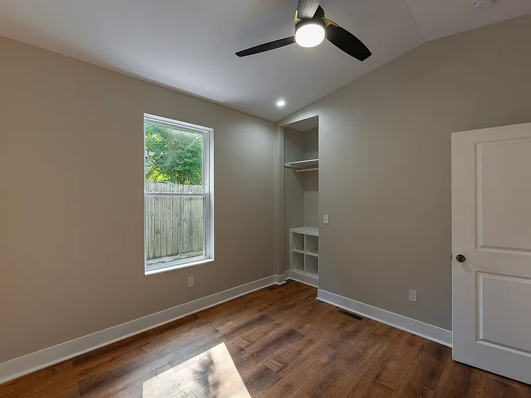 513 Pershing Ave — Photo 14
