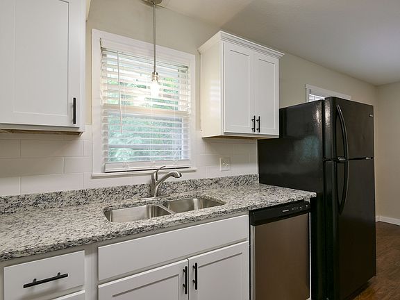 5th image of 1137 W Main St