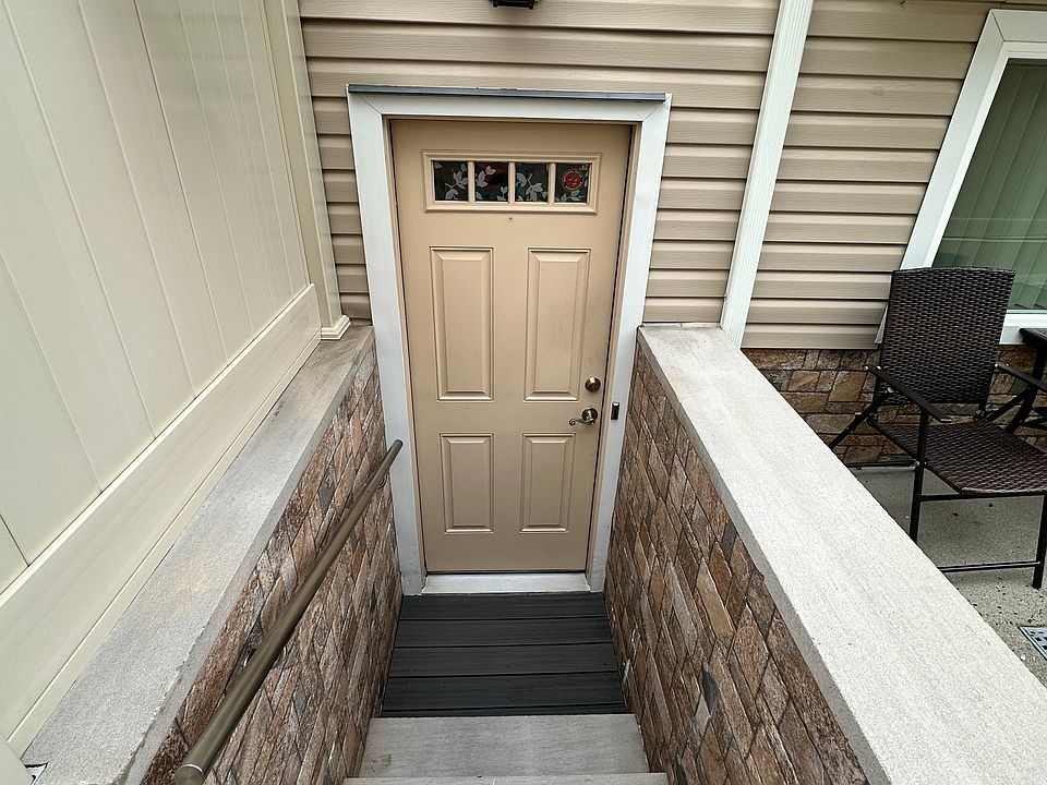 1st image of 165 Barclay Ave