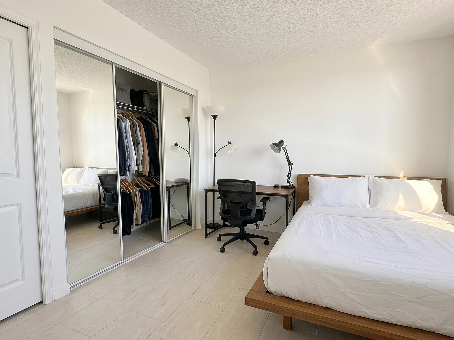 4 bed, 1000 sqft, $2,100 — Photo 2