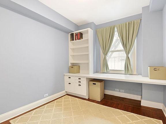 4th image of 321 E 43rd St APT 412