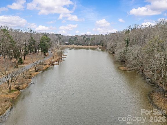 3rd image of 1040 Timber Lake Dr