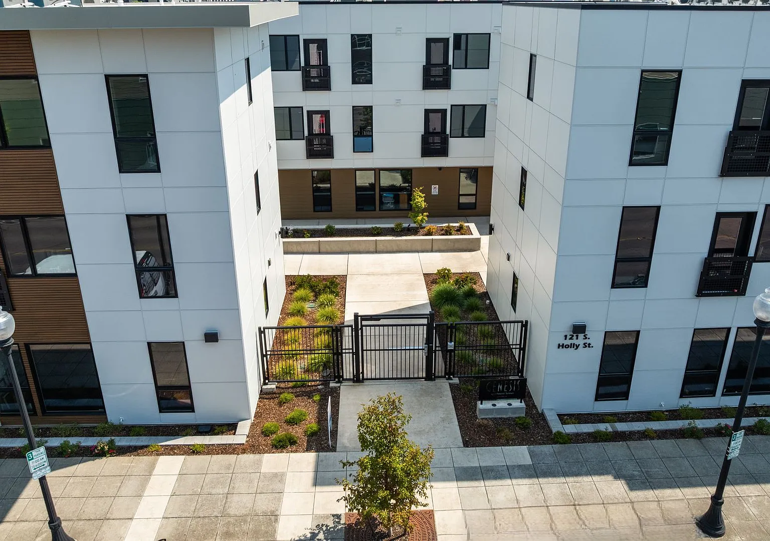 121 S Holly — Photo 1