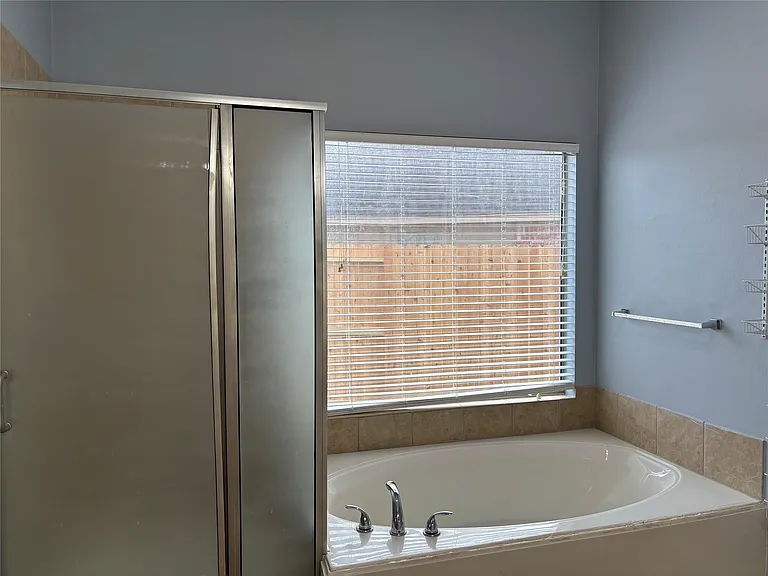 10902 Brighton Gardens Dr — Photo 15