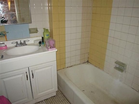 4th image of 561 2nd St