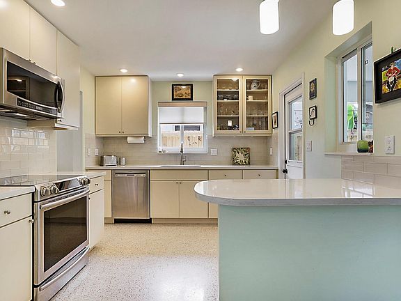 3rd image of 846 NE 34th Street