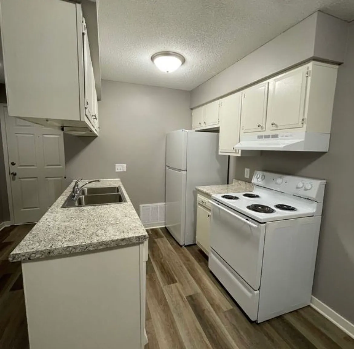 2 bed, 900 sqft, $1,000 — Photo 3