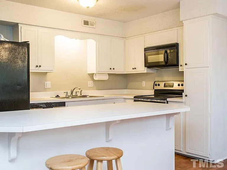 614 Pine Ridge Pl — Photo 8