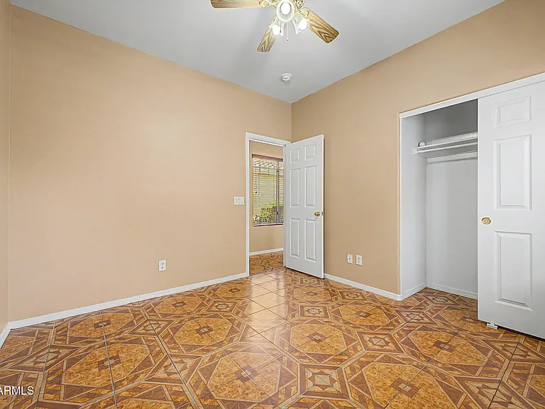 5329 W La Salle St — Photo 28