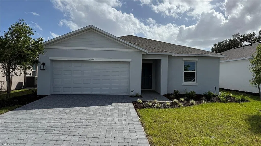 4 bed, 3.0 bath, 2075 sqft, $2,800 — Photo 1