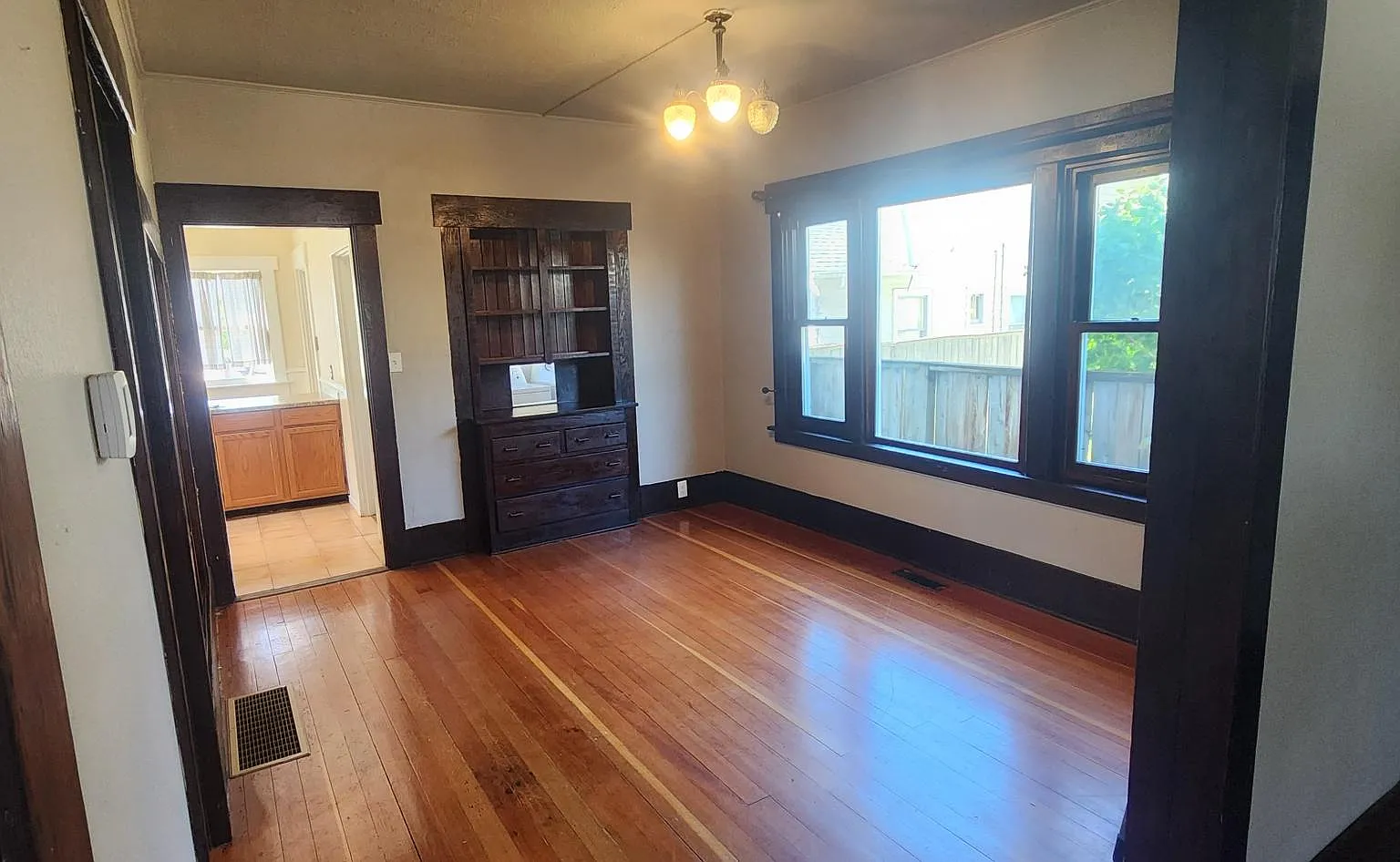3 bed, 1600 sqft, $3,000 — Photo 3