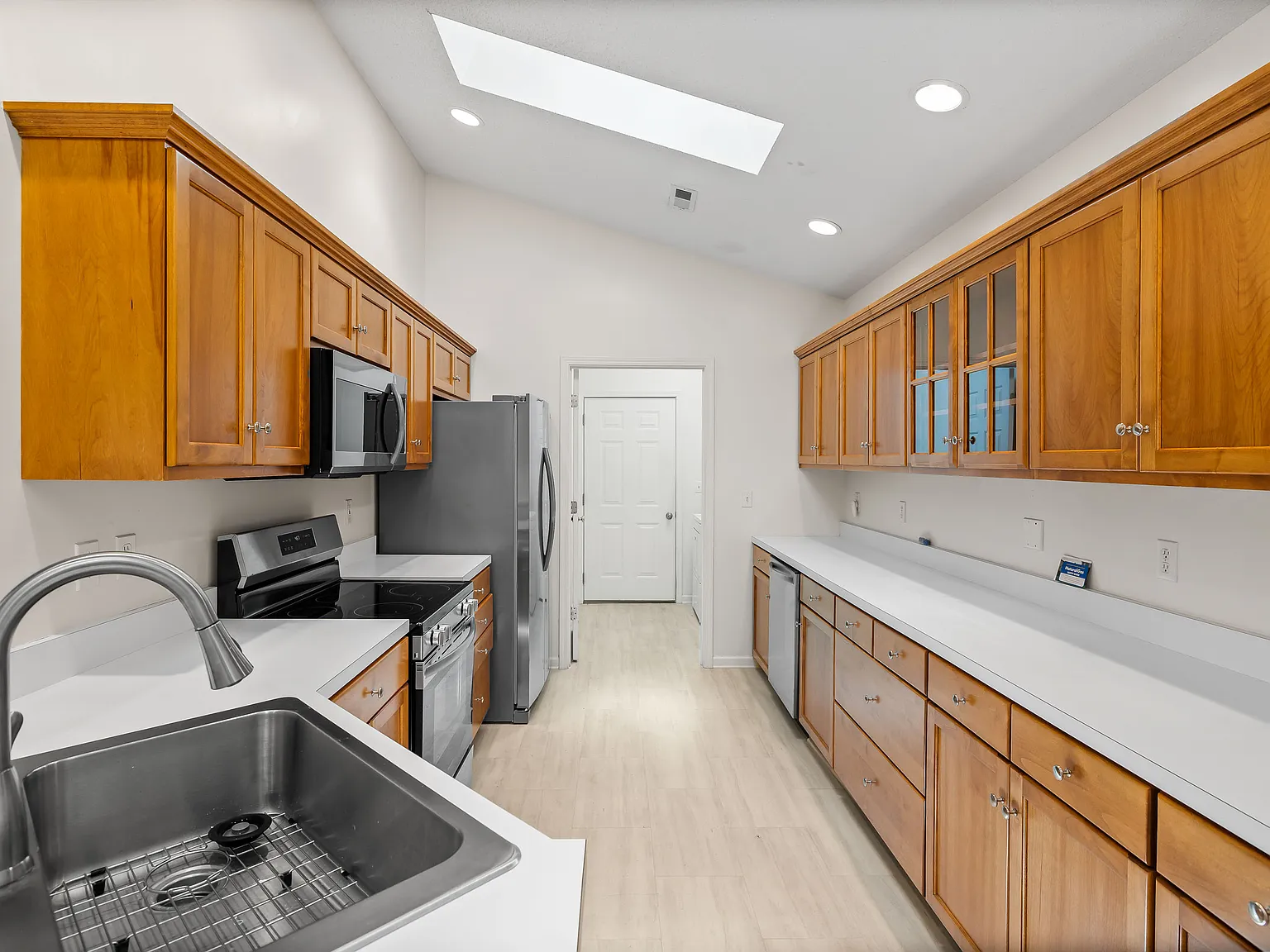 3 bed, 1616 sqft, $2,850 — Photo 2