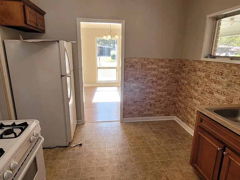 2733 Rice St — Photo 7