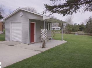 5635 Riverside Beach Dr, Weidman, MI 48893